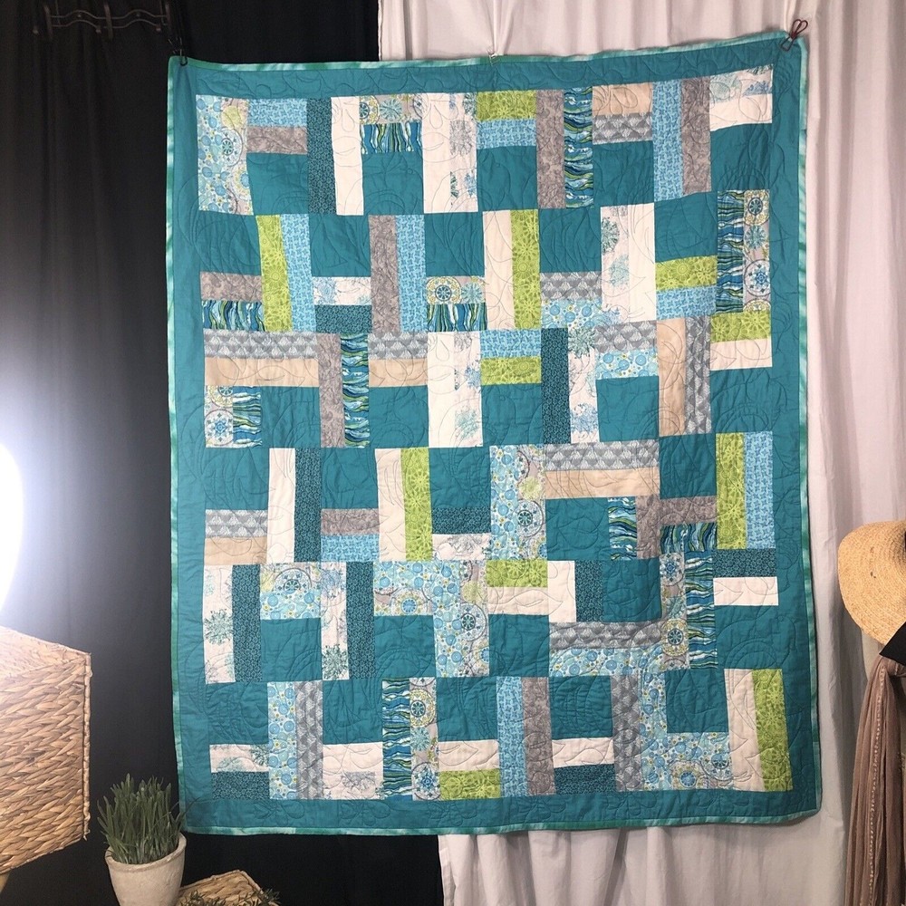 Handmade Quilted Wall Hanging. Quilted Throw. Lap Blanket. Modern Colors.